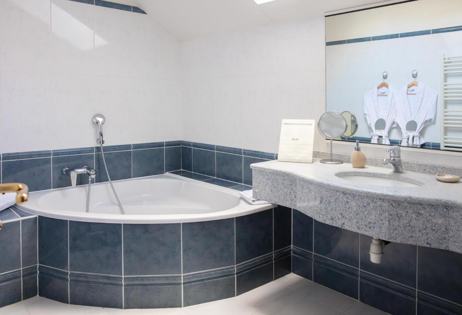 Saint-Ouen-les-Vignes L'Aubiniere Hotel Restaurant & Spa מראה חיצוני תמונה